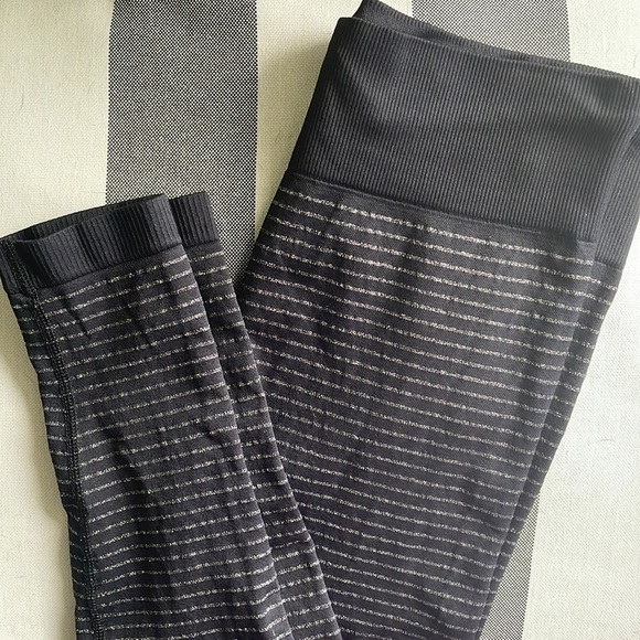 Athleta Pants - 💥3/$12 Athleta Striped Metallic Leggings